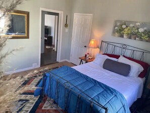 2 bedrooms, WiFi - Artsy getaway NEAR DOWNTOWN! (Knoxville)