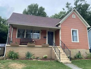 Exterior - Artsy getaway NEAR DOWNTOWN! (Knoxville)