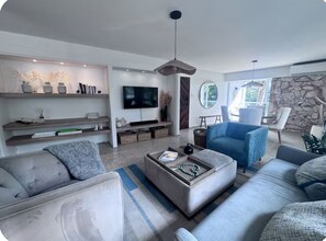 Smart TV, books, stereo - VibeWave Beachfront Gem! (San Juan)