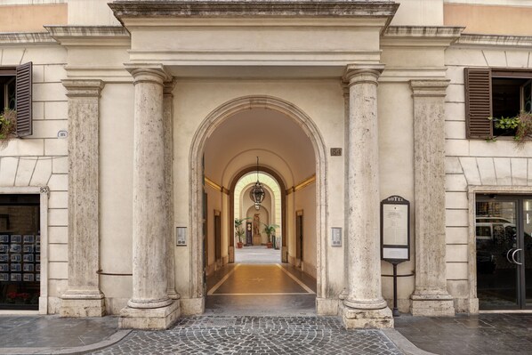 Front of property - Borghese Contemporary Hotel (Rome)
