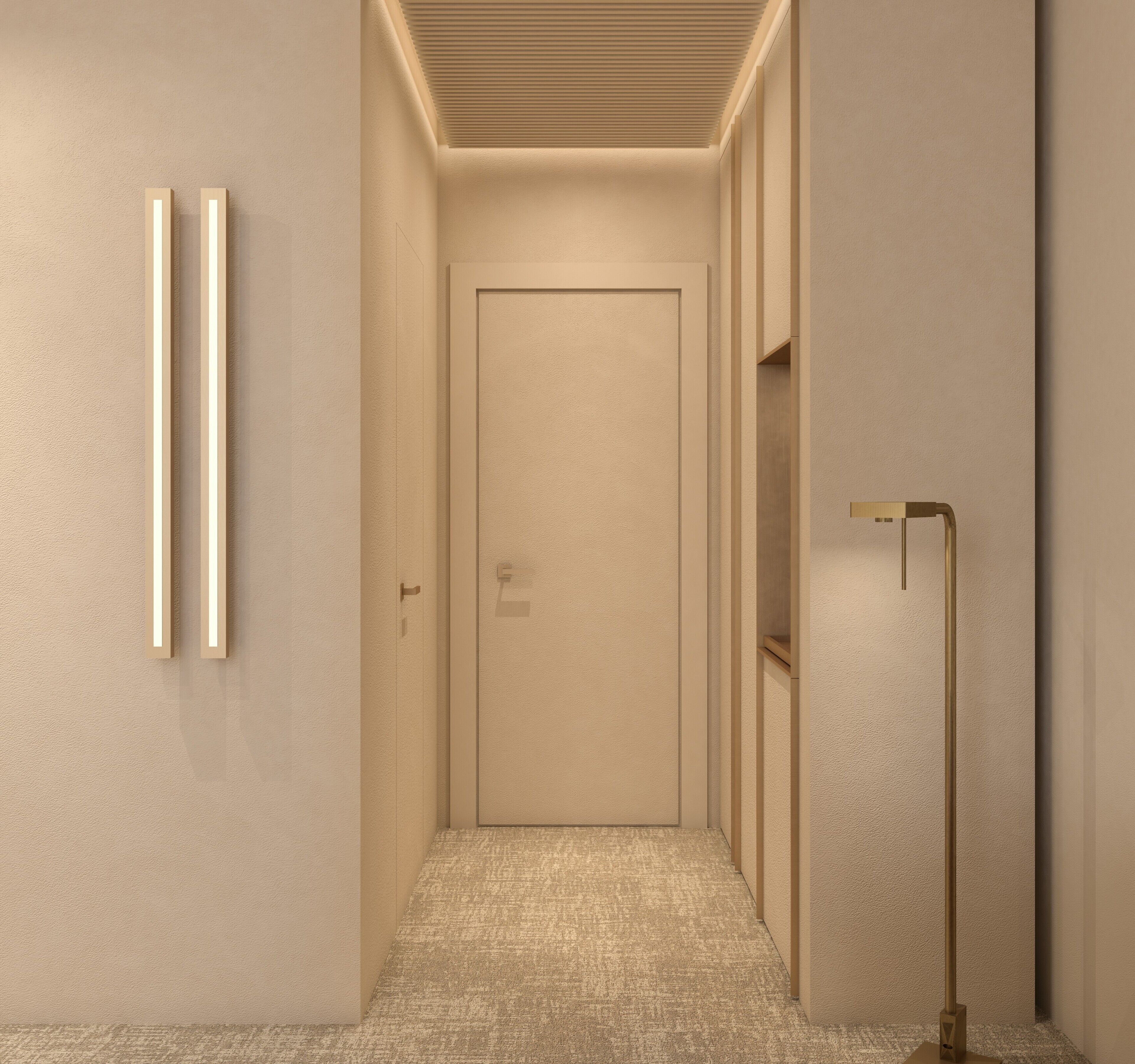 Un couloir étroit avec une moquette à motifs, une porte simple et un lampadaire.