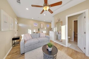 テレビ、書斎 / ワークスペース