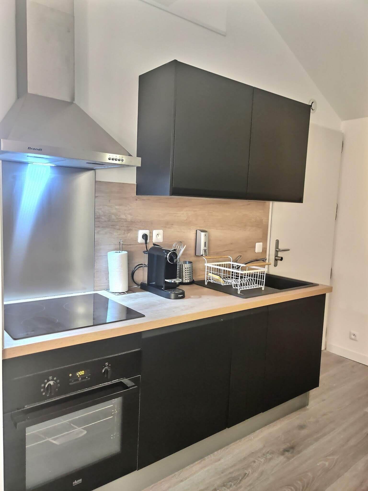 Frigorífic, microones, forn i placa de cuina 