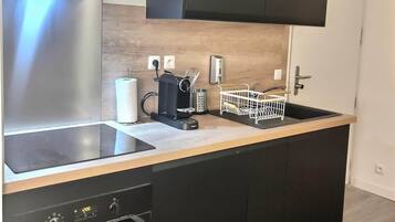 Køleskab, mikrobølgeovn, ovn, kogeplade