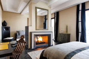 6 bedrooms, WiFi, bed sheets