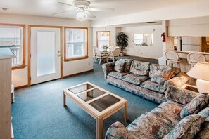 TV, DVD player - BIS-Duck Resort - 1BR/1.5BA Poolside Condo - Great Beach and Pools (Kitty Hawk)