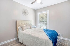 4 bedrooms, desk, iron/ironing board, WiFi