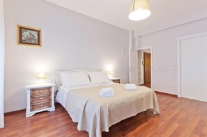 Deluxe Double Room | Iron/ironing board, free WiFi - Liberty Trastevere B&B (Rome)