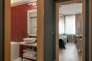 Standard Triple Room | Bathroom | Free toiletries, hair dryer, towels, soap