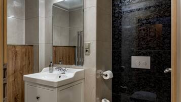 Artículos de tocador gratuitos, secador de pelo, toallas, jabón