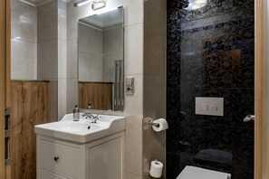 City Double Room | Bathroom | Free toiletries, hair dryer, towels, soap