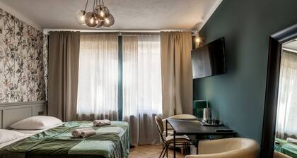 Louren - The Bridge Inn