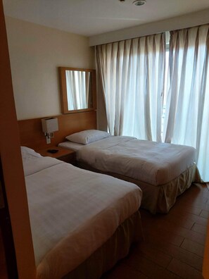 2 bedrooms, in-room safe, desk, free WiFi