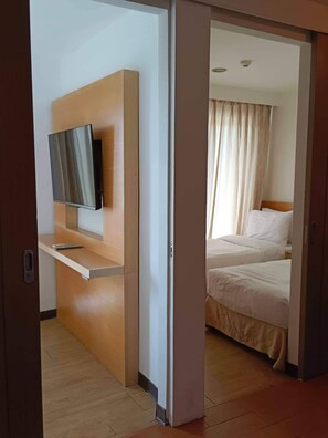 2 bedrooms, in-room safe, desk, free WiFi - 2Bd Family retreat in Tagaytay (Tagaytay)