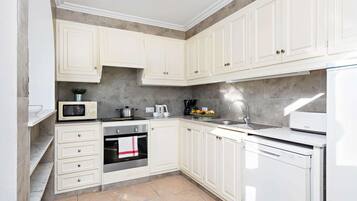 Køleskab, mikrobølgeovn, ovn, opvaskemaskine