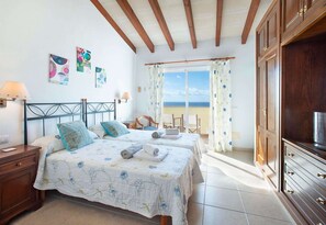 5 chambres, fer et planche à repasser, Wi-Fi, draps fournis