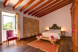 5 quartos, ferros/tábuas de passar roupa, Wi-Fi, roupa de cama