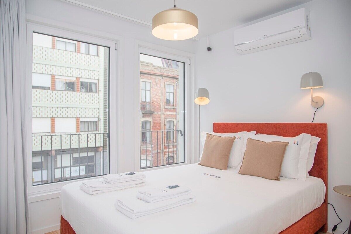 2 bedrooms, desk, iron/ironing board, WiFi