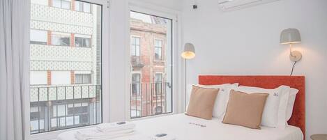 2 bedrooms, desk, iron/ironing board, WiFi