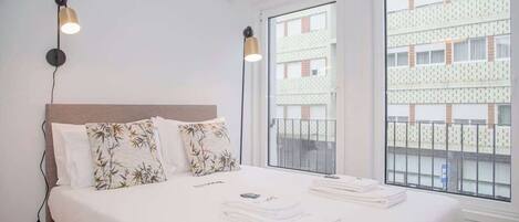 2 bedrooms, desk, iron/ironing board, WiFi