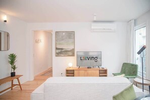 Unclassified image, 5 of 40, button