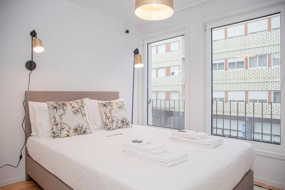 2 habitaciones, escritorio, tabla de planchar con plancha y wifi 