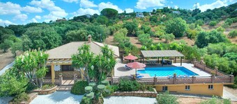 Llanama - Four Bedroom Villa, Sleeps 8