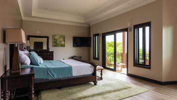 4 slaapkamers, een bureau, een strijkplank/strijkijzer, gratis wifi