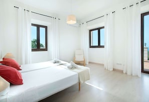 4 chambres, fer et planche à repasser, Wi-Fi, draps fournis
