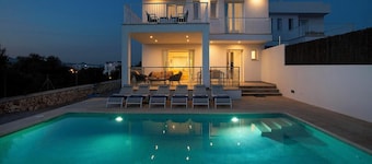 Marinella Blanca - Three Bedroom Villa, Sleeps 6