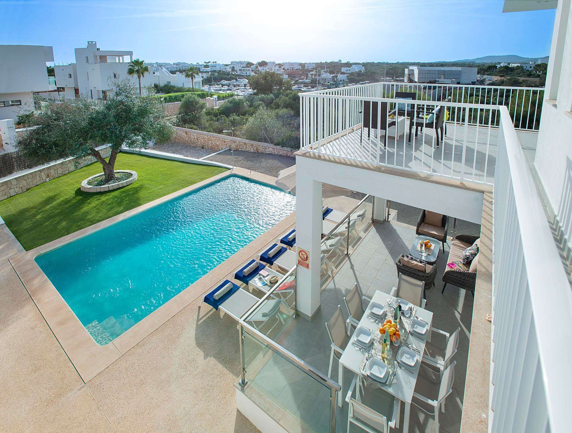 屋外ダイニングエリア