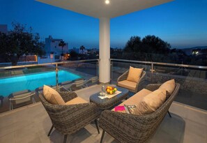 Property grounds - Marinella Blanca - Three Bedroom Villa, Sleeps 6 (Cala d'Or)