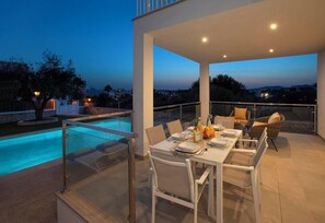 Outdoor dining - Marinella Blanca - Three Bedroom Villa, Sleeps 6 (Cala d'Or)