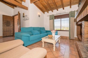 TV, caminetto, lettore DVD