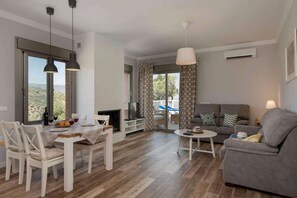 Fernseher, Kamin, DVD-Player