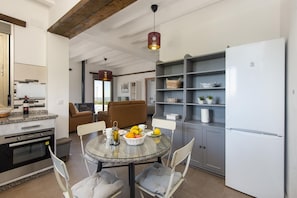 Fridge, microwave, dishwasher, coffee/tea maker