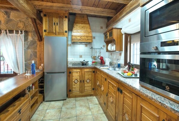 Kitchen features stainless steel appliances, a tiled backsplash, and granite countertops.