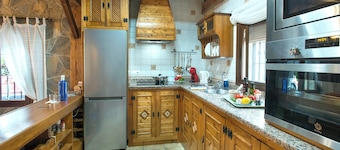 El Nogal - Three Bedroom Villa, Sleeps 6