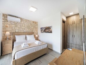 3 slaapkamers, een strijkplank/strijkijzer, wifi, beddengoed