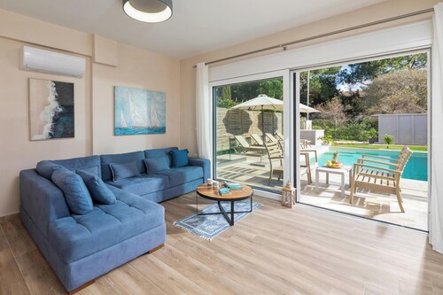 Erato - Two Bedroom Villa, Sleeps 4