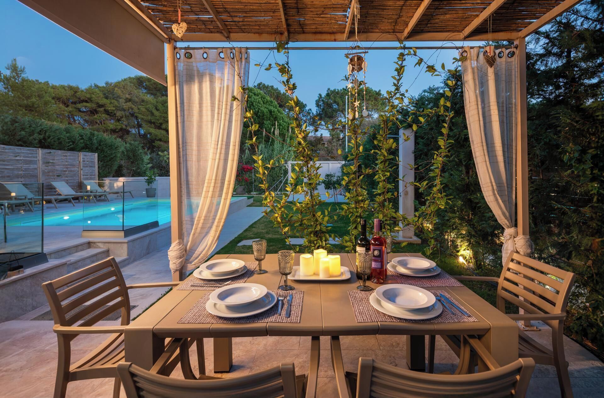 تناول الطعام بالخارج