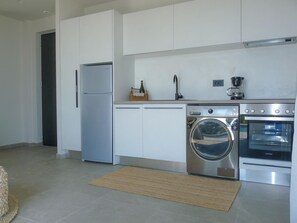 Kühlschrank, Mikrowelle, Geschirrspüler