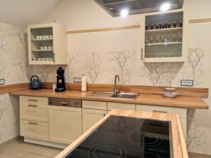 Réfrigérateur, four, plaque de cuisson, lave-vaisselle