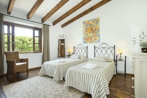 2 chambres, fer et planche à repasser, Wi-Fi, draps fournis