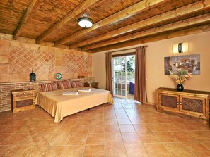 3 chambres, fer et planche à repasser, Wi-Fi, draps fournis