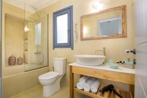 Hair dryer, towels - Sole - One Bedroom Villa, Sleeps 2 (Tsoukalades)