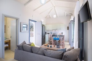 Interior - Sole - One Bedroom Villa, Sleeps 2 (Tsoukalades)