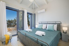 1 bedroom, iron/ironing board, WiFi, bed sheets - Sole - One Bedroom Villa, Sleeps 2 (Tsoukalades)