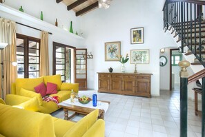 Interior - Ca'n Puput - Two Bedroom Villa, Sleeps 4 (Mallorca)