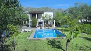 A house with a swimming pool, a covered patio, and a garden. - Ca'n Puput - Two Bedroom Villa, Sleeps 4 (Mallorca)